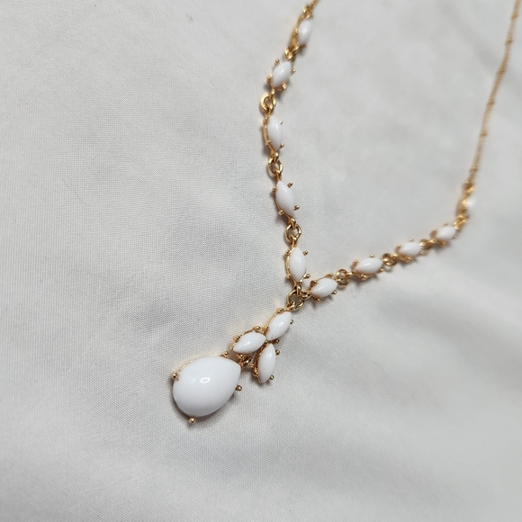 Avon Elegant Gold and White Teardrop Necklace - Picture 3 of 5